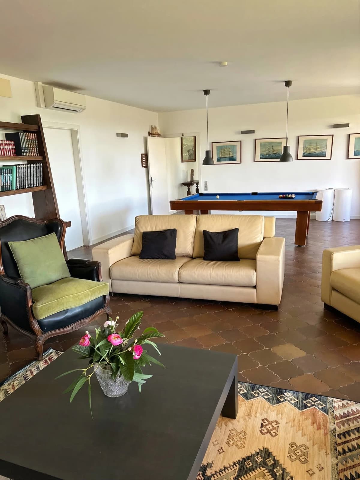 Games room with billiard table